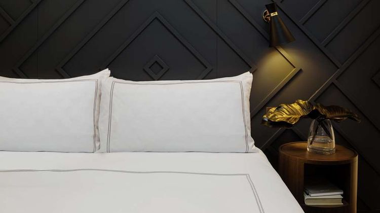 West Hotel Sydney, Curio Collection Room