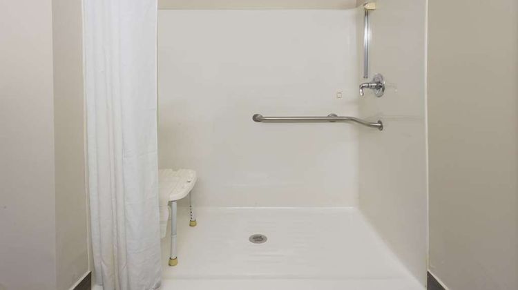Baymont Inn & Suites Anderson Room