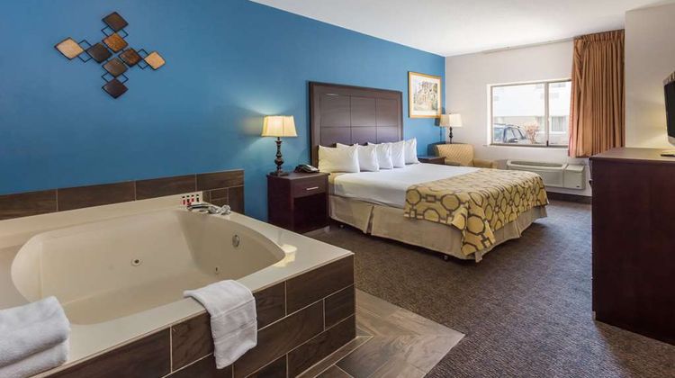 Baymont Inn & Suites Anderson Room