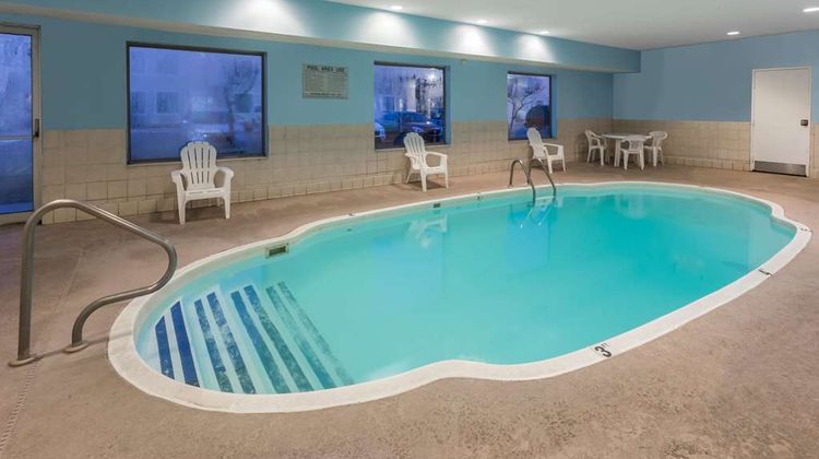 Baymont Inn & Suites Anderson Pool