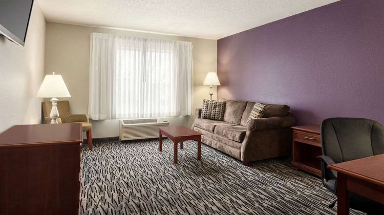 Baymont Inn & Suites Springfield I-44 Suite