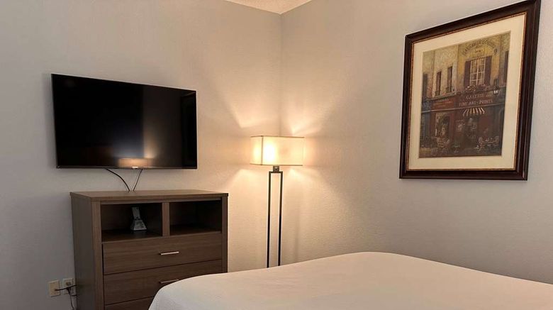<b>Baymont by Wyndham Indianapolis NW Room</b>. Images powered by <a href="https://iceportal.shijigroup.com/" title="IcePortal" target="_blank">IcePortal</a>.