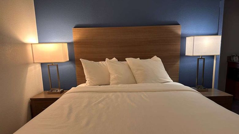 <b>Baymont by Wyndham Indianapolis NW Room</b>. Images powered by <a href="https://iceportal.shijigroup.com/" title="IcePortal" target="_blank">IcePortal</a>.