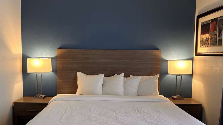 <b>Baymont by Wyndham Indianapolis NW Room</b>. Images powered by <a href="https://iceportal.shijigroup.com/" title="IcePortal" target="_blank">IcePortal</a>.