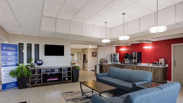 <b>SureStay By Best Western Higginsville Lobby</b>. Images powered by <a href="https://iceportal.shijigroup.com/" title="IcePortal" target="_blank">IcePortal</a>.