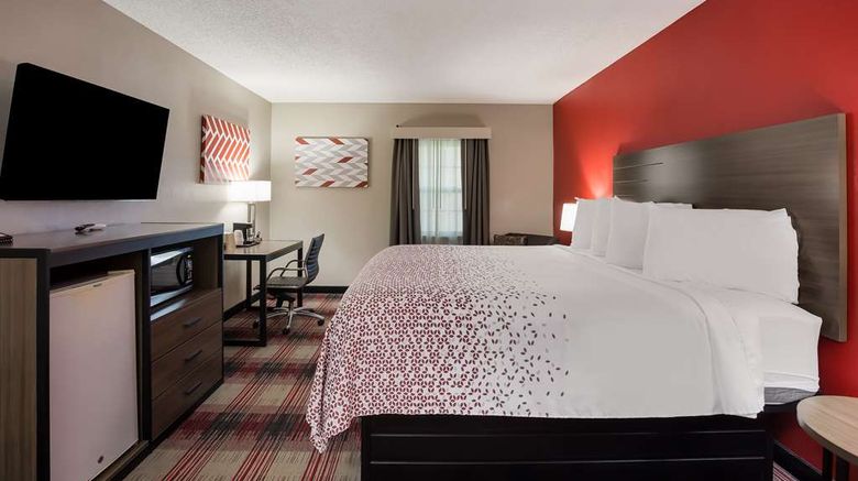 <b>SureStay By Best Western Higginsville Room</b>. Images powered by <a href="https://iceportal.shijigroup.com/" title="IcePortal" target="_blank">IcePortal</a>.