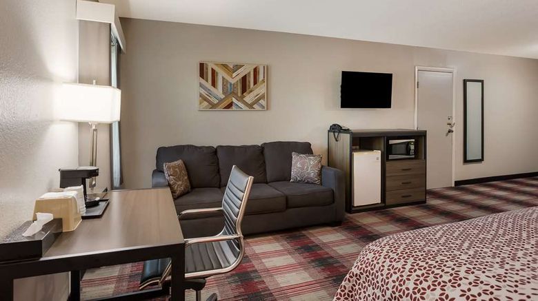<b>SureStay By Best Western Higginsville Room</b>. Images powered by <a href="https://iceportal.shijigroup.com/" title="IcePortal" target="_blank">IcePortal</a>.