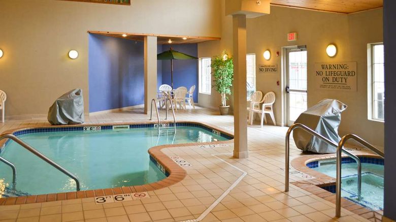 <b>GrandStay Hotel & Suites Pool</b>. Images powered by <a href="https://iceportal.shijigroup.com/" title="IcePortal" target="_blank">IcePortal</a>.