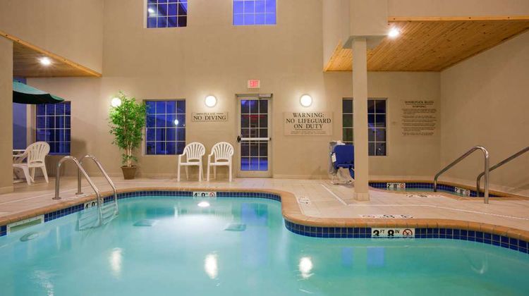 GrandStay Hotel & Suites Pool