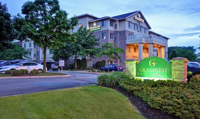 GrandStay Hotel & Suites Exterior