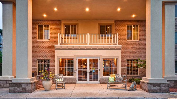 GrandStay Hotel & Suites Exterior