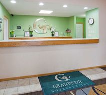 GrandStay Hotel & Suites Waseca Lobby