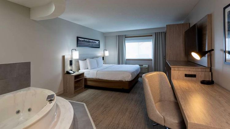 GrandStay Inn & Suites Cambridge Suite