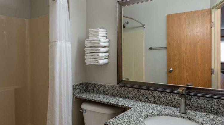 GrandStay Inn & Suites Cambridge Room