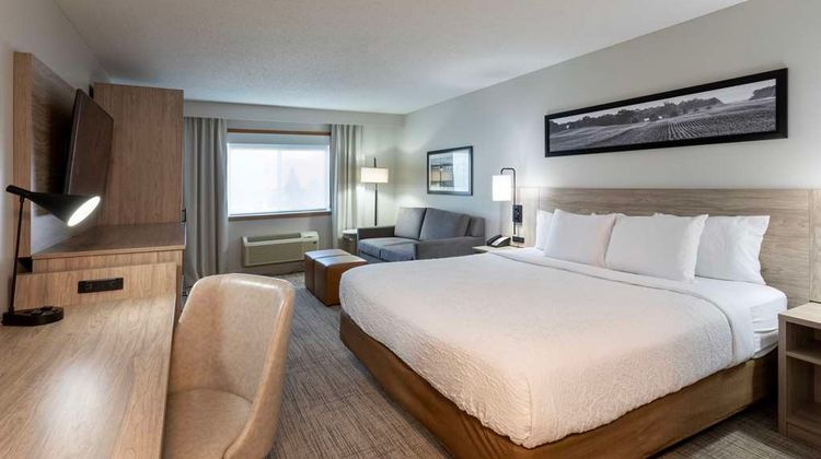GrandStay Inn & Suites Cambridge Room