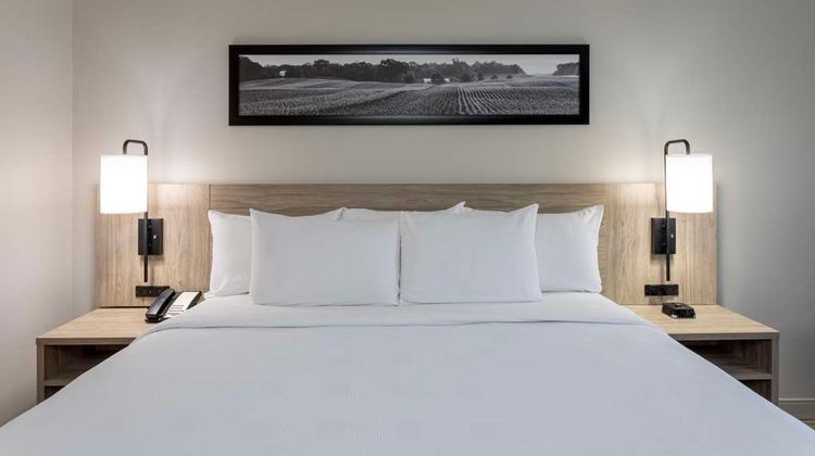 GrandStay Inn & Suites Cambridge Room