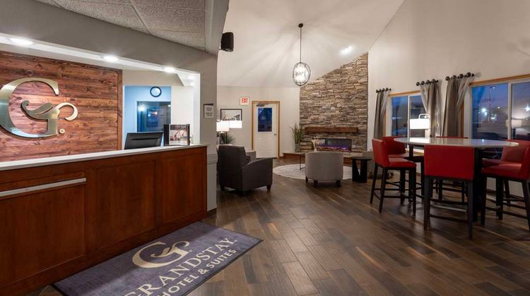GrandStay Inn & Suites Cambridge Lobby