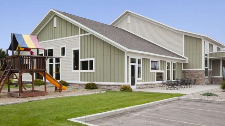 GrandStay Hotel & Suites Pipestone Exterior
