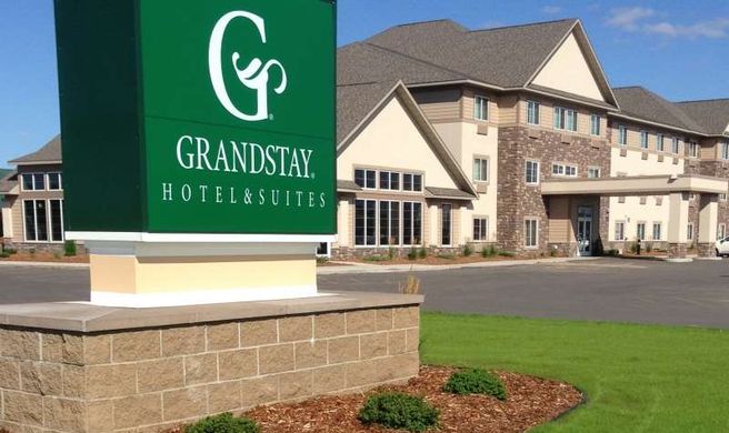 GrandStay Hotel & Sts Thief River Falls Exterior