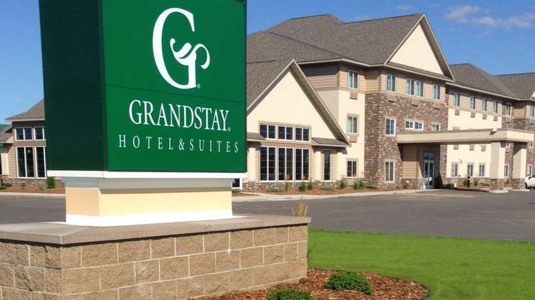 GrandStay Hotel & Sts Thief River Falls Exterior
