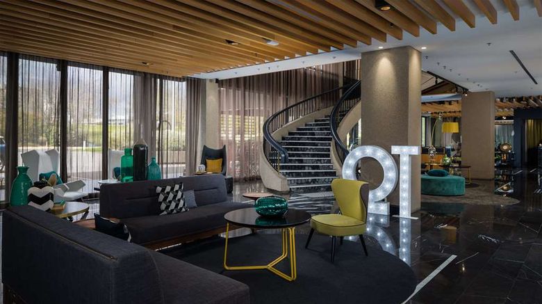 <b>QT Canberra Lobby</b>. Images powered by <a href="https://iceportal.shijigroup.com/" title="IcePortal" target="_blank">IcePortal</a>.