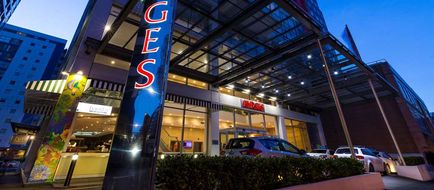 Rydges Auckland Exterior