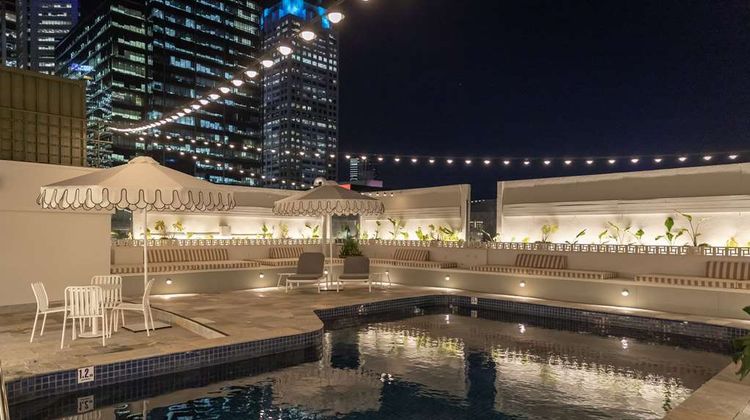 Rydges Melbourne Pool