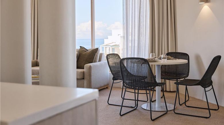 <b>Cronulla Beach Side Room</b>. Images powered by <a href="https://iceportal.shijigroup.com/" title="IcePortal" target="_blank">IcePortal</a>.