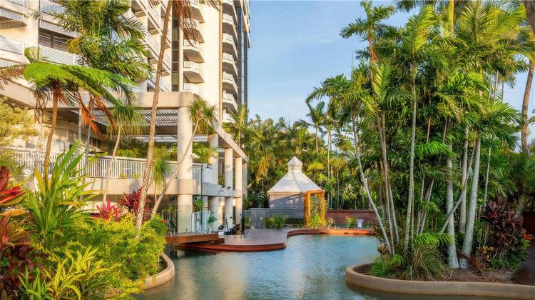 Rydges Esplanade Resort Cairns Pool