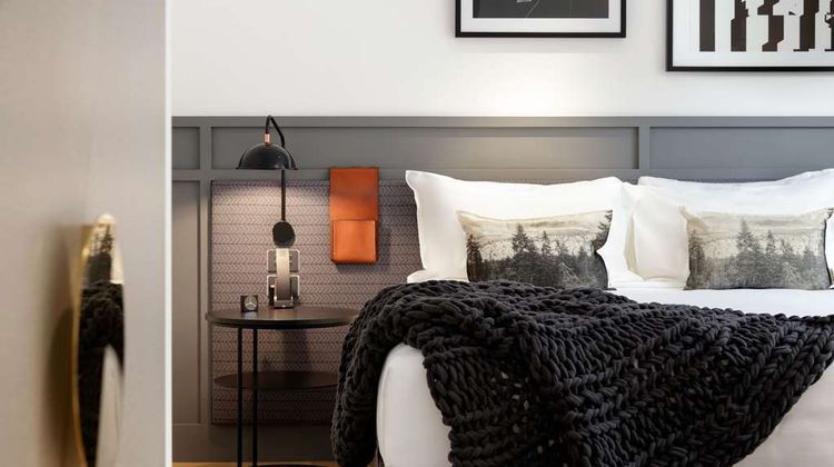 QT Queenstown Room