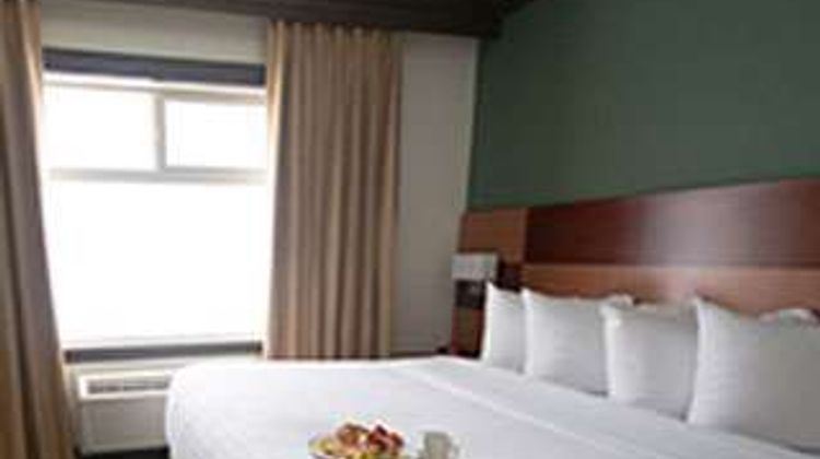 Kindersley Inn Suite