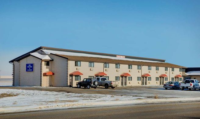 Nova Inn Kindersley Exterior