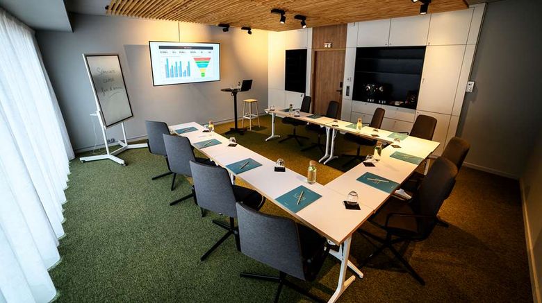 <b>Campanile Montpellier Centre Meeting</b>. Images powered by <a href="https://iceportal.shijigroup.com/" title="IcePortal" target="_blank">IcePortal</a>.
