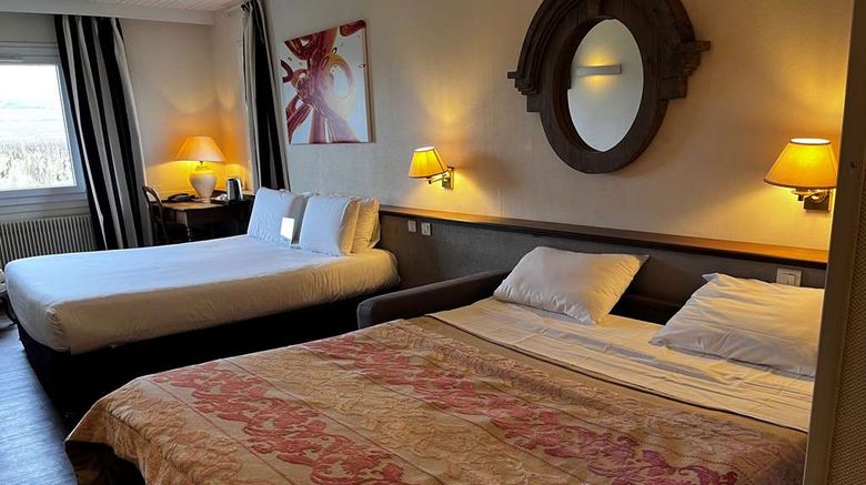 <b>Hotel Le Panorama Room</b>. Images powered by <a href="https://iceportal.shijigroup.com/" title="IcePortal" target="_blank">IcePortal</a>.