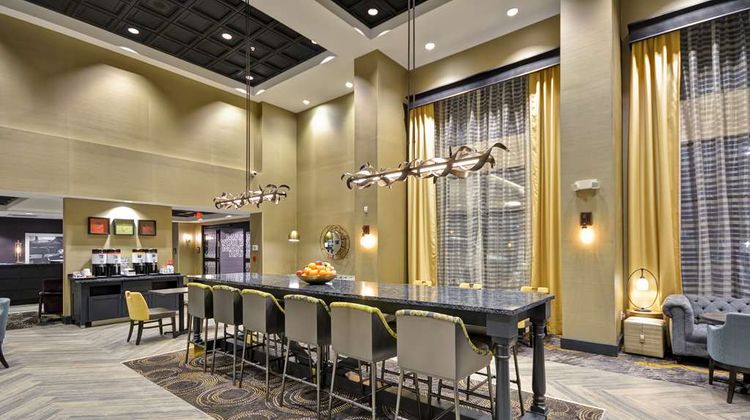 Hampton Inn & Suites Detroit/Warren Lobby