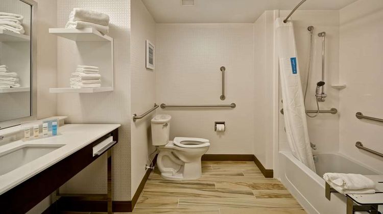 Hampton Inn & Suites Detroit/Warren Room