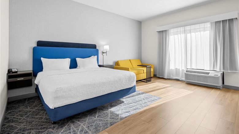 <b>Hampton Inn & Suites Knightdale Raleigh Room</b>. Images powered by <a href="https://iceportal.shijigroup.com/" title="IcePortal" target="_blank">IcePortal</a>.