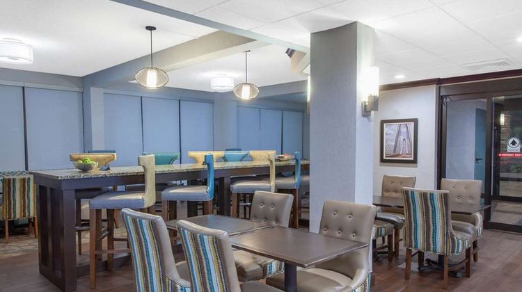 Wingate by Wyndham Charleston Airport Lobby
