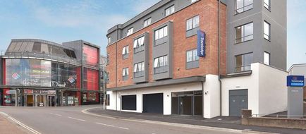 Travelodge East Grinstead Exterior