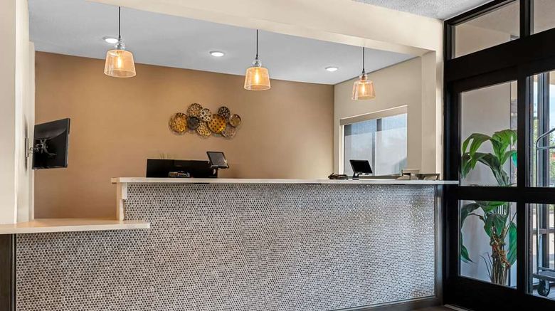 <b>Best Western University Inn Lobby</b>. Images powered by <a href="https://iceportal.shijigroup.com/" title="IcePortal" target="_blank">IcePortal</a>.
