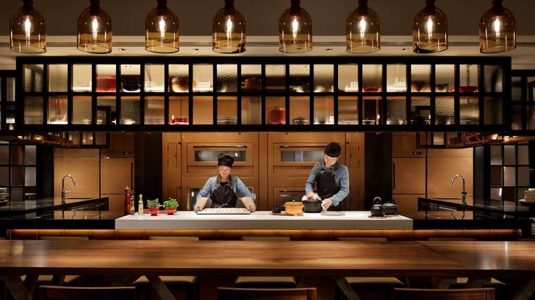 <b>Hyatt Centric Ginza Tokyo Restaurant</b>. Images powered by <a href="https://iceportal.shijigroup.com/" title="IcePortal" target="_blank">IcePortal</a>.