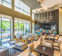 Hampton Inn & Suites Capitol-University Lobby