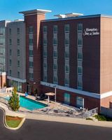 Hampton Inn & Suites Capitol-University
