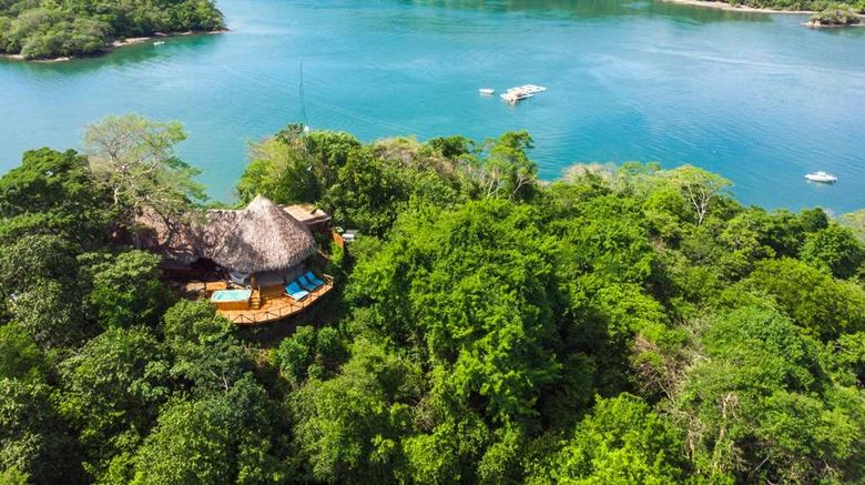 <b>Isla Chiquita Island-Glamping Hotel Room</b>. Images powered by <a href="https://iceportal.shijigroup.com/" title="IcePortal" target="_blank">IcePortal</a>.