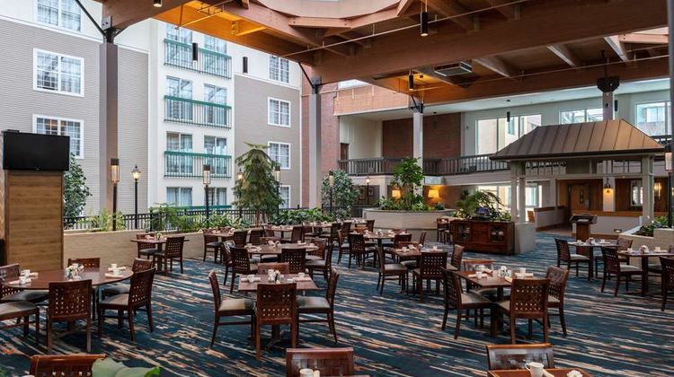 Doubletree Hotel Burlington & Conf Ctr Lobby