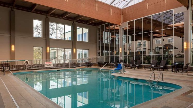 Doubletree Hotel Burlington & Conf Ctr Pool