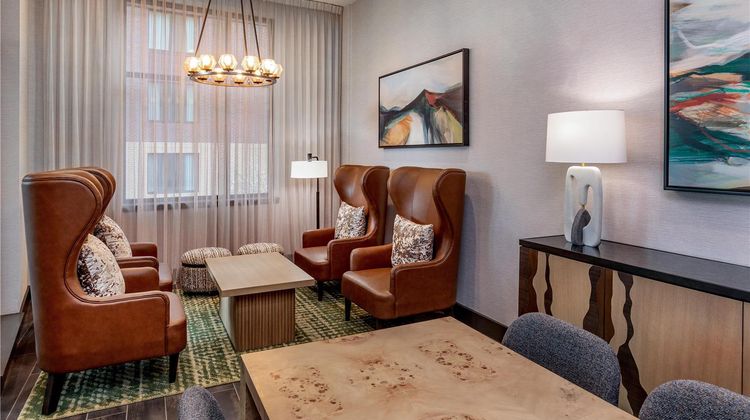 Doubletree Hotel Burlington & Conf Ctr Lobby