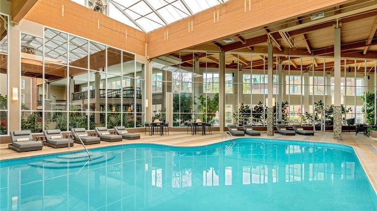 Doubletree Hotel Burlington & Conf Ctr Pool