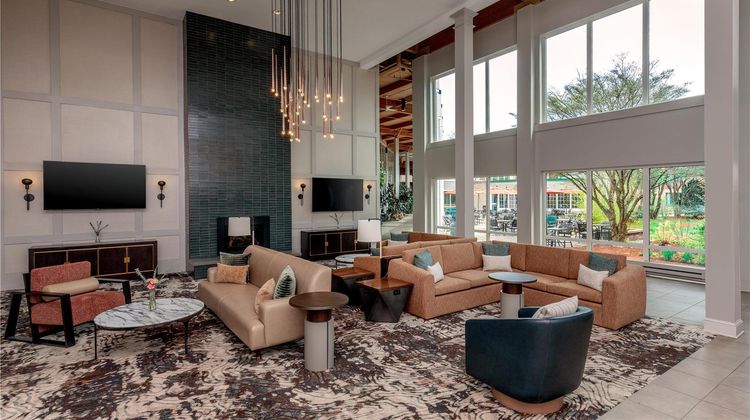 Doubletree Hotel Burlington & Conf Ctr Lobby
