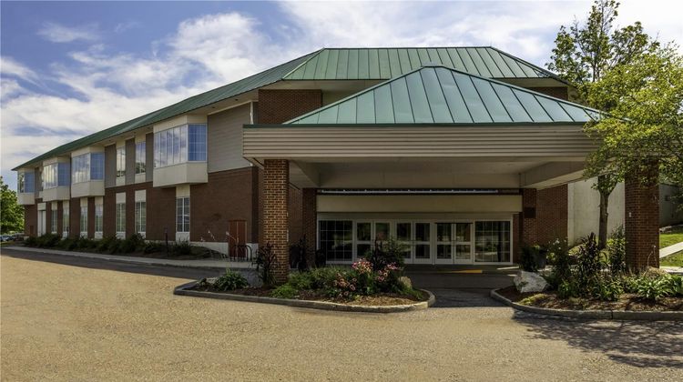 Doubletree Hotel Burlington & Conf Ctr Exterior